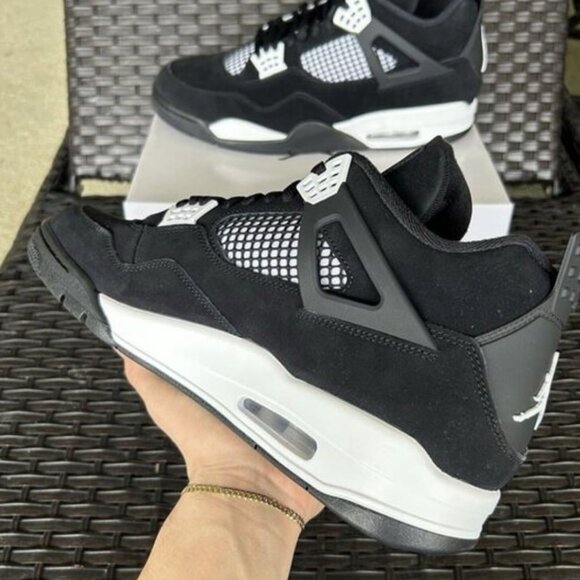AIR JORDAN 4 RETRO WHITE THUNDER - Picture 4 of 6